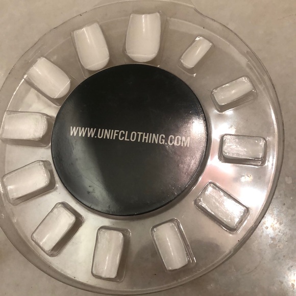 Stick on nails - Picture 3 of 3